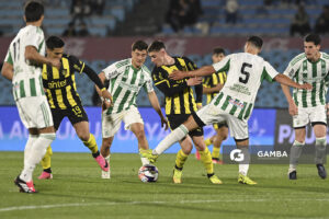 Leandro Umpiérrez, de Peñarol, Liga AUF Uruguaya. Estadio Centenario.