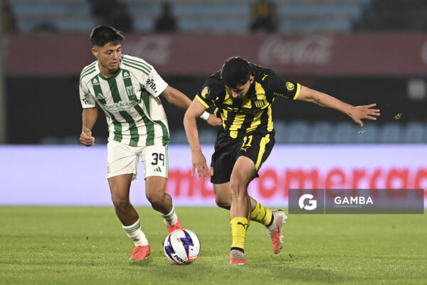 Cristian Leonel Jaime, de Peñarol, Liga AUF Uruguaya. Estadio Centenario.