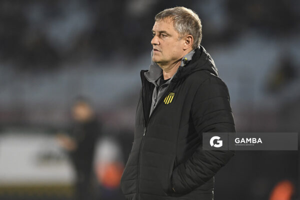 Diego Aguirre, director técnico de Peñarol, Liga AUF Uruguaya. Estadio Centenario.