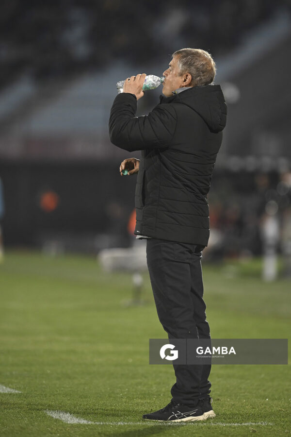 Diego Aguirre, director técnico de Peñarol, Liga AUF Uruguaya. Estadio Centenario.