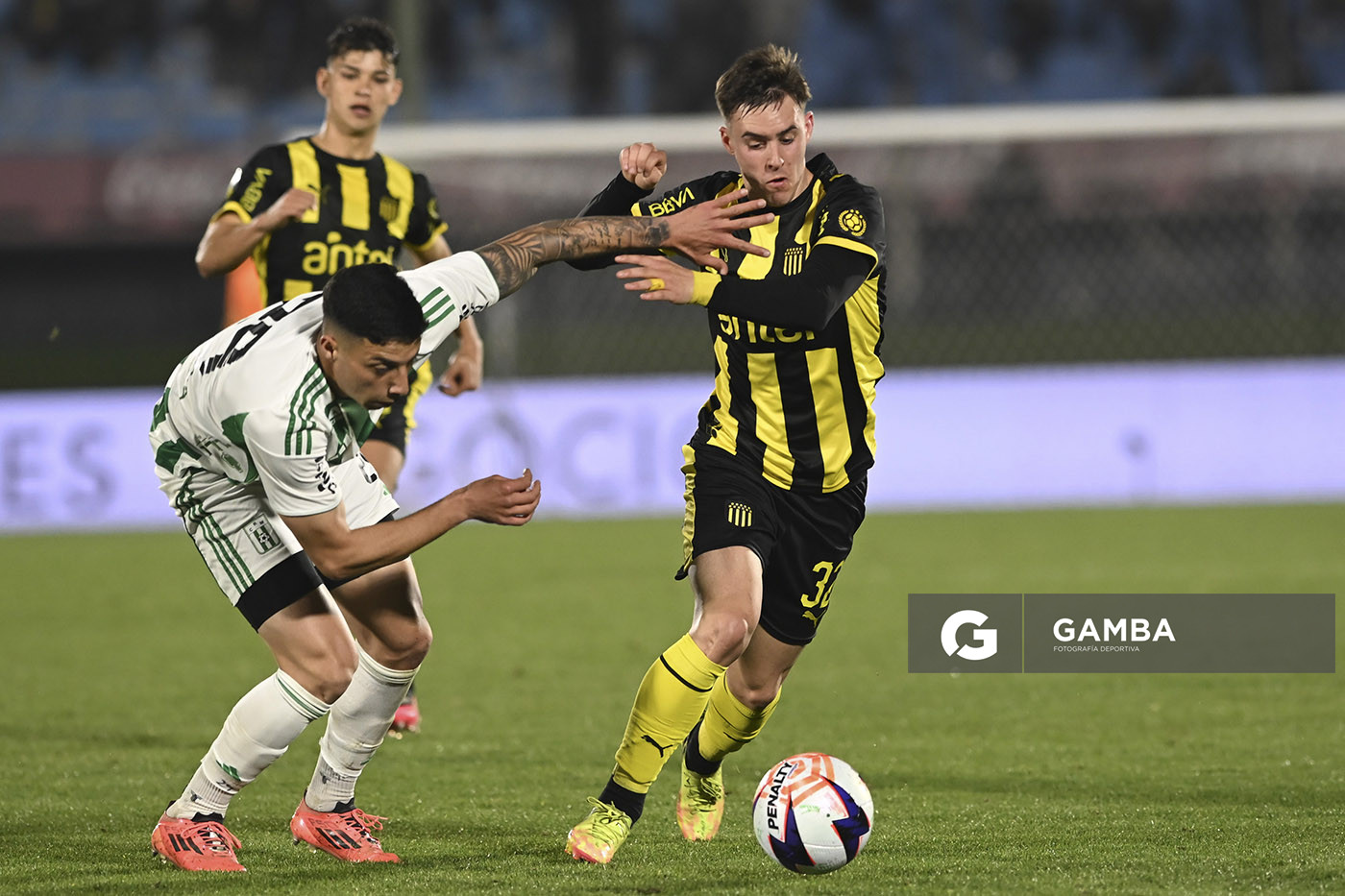 Leandro Umpiérrez, de Peñarol, Liga AUF Uruguaya. Estadio Centenario.