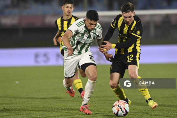 Leandro Umpiérrez, de Peñarol, Liga AUF Uruguaya. Estadio Centenario.
