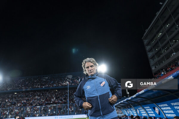 Daniel Carreño, director técnico de Nacional, Liga AUF Uruguaya. Estadio Gran Parque Central.