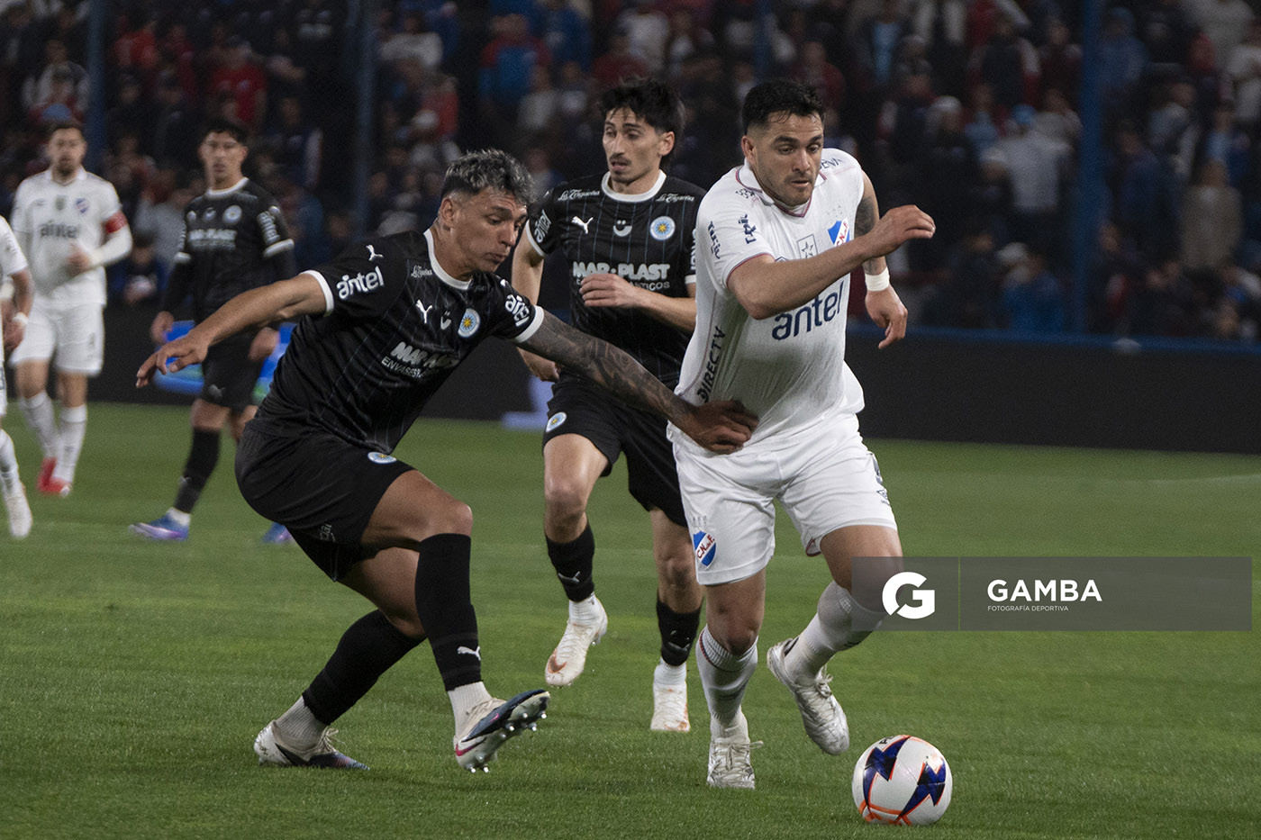 Maximiliano Gómez, de Nacional, Liga AUF Uruguaya. Estadio Gran Parque Central.