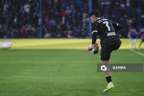Luka Andrade, de Montevideo City Torque, Liga AUF Uruguaya. Estadio Gran Parque Central.