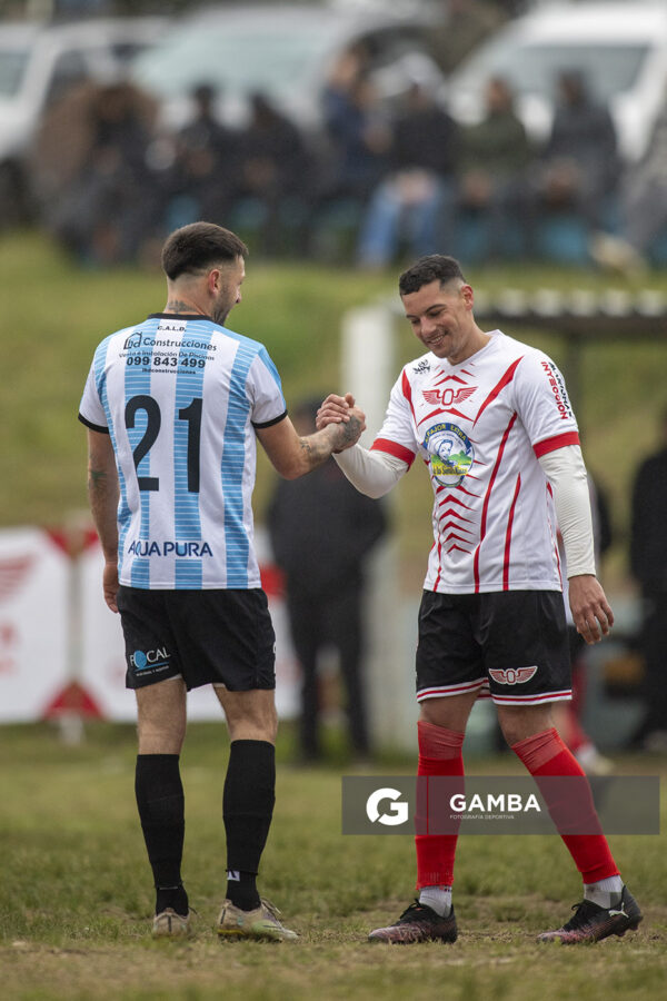 Enzo Herrera, de Las Delicias. Álvaro Abreu, de Olimpia. Campeonato Minuano 2026. cancha de Las Delicias.