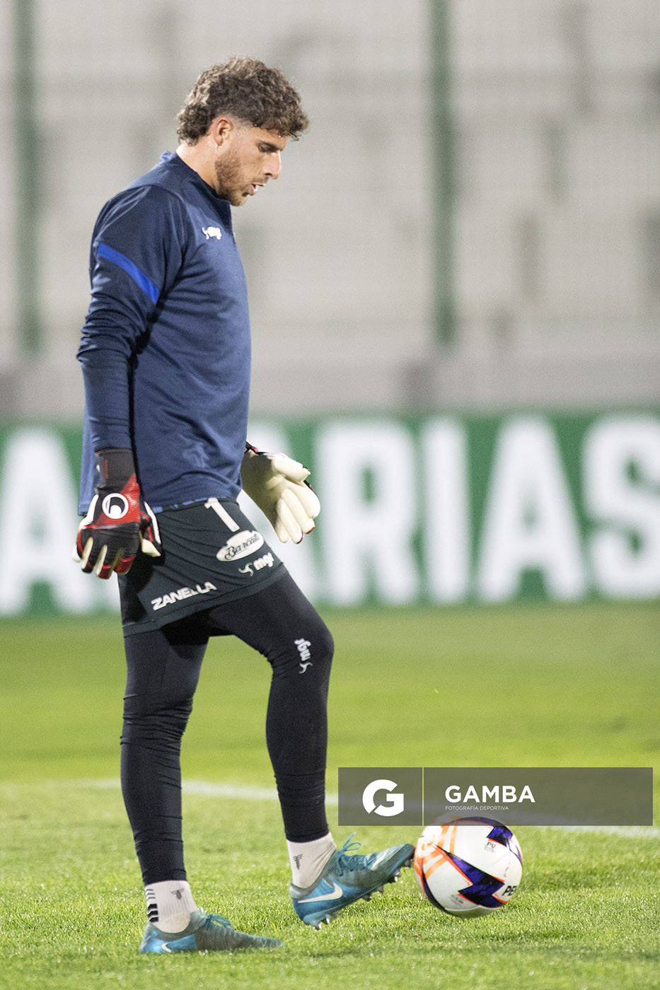 Mathías Bernatene, golero de Liverpool, Liga AUF Uruguaya. Estadio Domingo Burgueño.