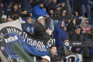Hinchas de Liverpool. Liga AUF Uruguaya. Estadio Domingo Burgueño.