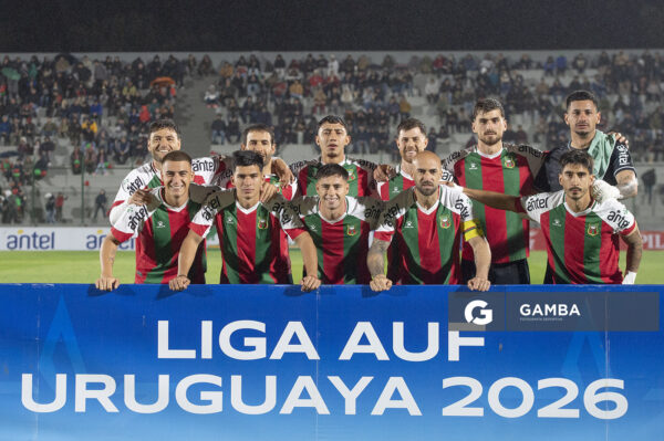 Titulares de Deportivo Maldonado. Liga AUF Uruguaya. Estadio Domingo Burgueño.