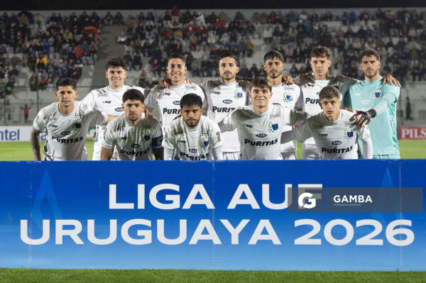 Titulares de Liverpool. Liga AUF Uruguaya. Estadio Domingo Burgueño.