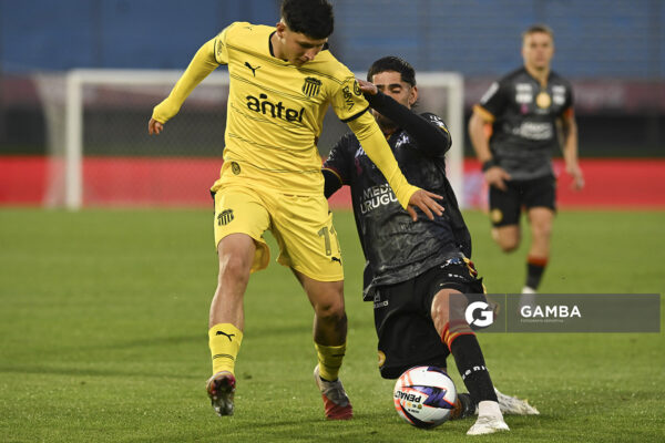 Cristian Leonel Jaime, de Peñarol, Liga AUF Uruguaya. Estadio Centenario.
