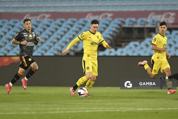 Leandro Umpiérrez, de Peñarol, Liga AUF Uruguaya. Estadio Centenario.