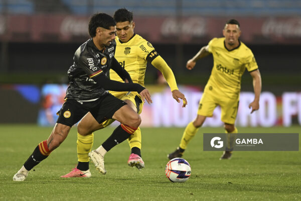 Ayrton Cougo, de Progreso, Liga AUF Uruguaya. Estadio Centenario.