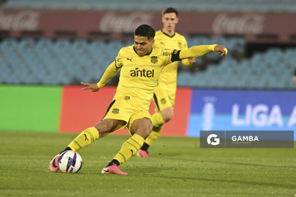 Matías Arezo, de Peñarol, Liga AUF Uruguaya. Estadio Centenario.