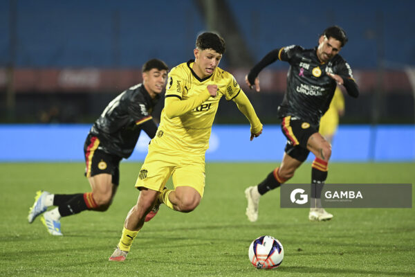 Cristian Leonel Jaime, de Peñarol, Liga AUF Uruguaya. Estadio Centenario.