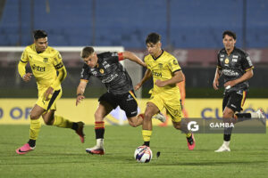 Thiago Espinosa, de Peñarol, Liga AUF Uruguaya. Estadio Centenario.