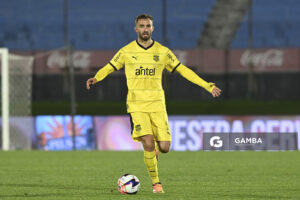 Germán Pezzella, de Peñarol, Liga AUF Uruguaya. Estadio Centenario.