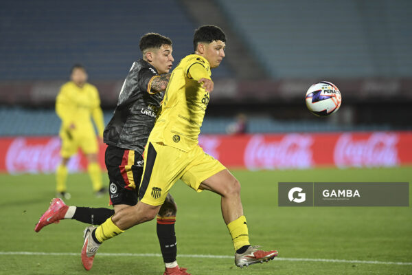 Cristian Leonel Jaime, de Peñarol, Liga AUF Uruguaya. Estadio Centenario.