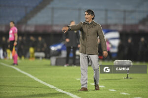 Tabaré Silva, director técnico de Progreso, Liga AUF Uruguaya. Estadio Centenario.
