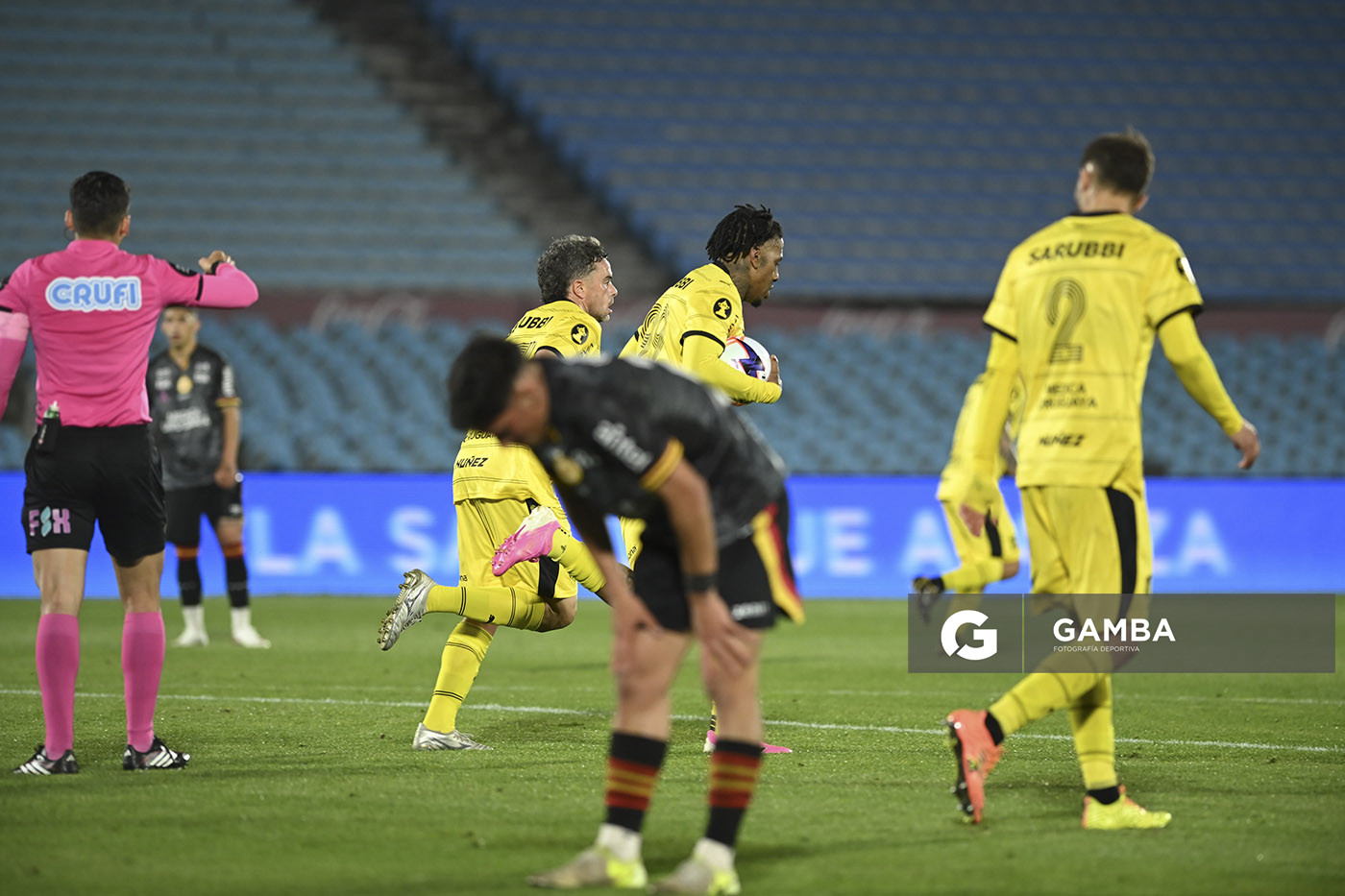Abel Hernández, de Peñarol, Liga AUF Uruguaya. Estadio Centenario.
