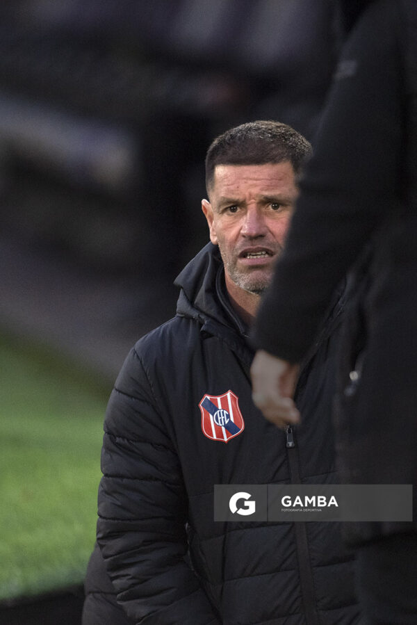 Antonio Pacheco, director técnico de Central Español, Liga AUF Uruguaya. Estadio Centenario.
