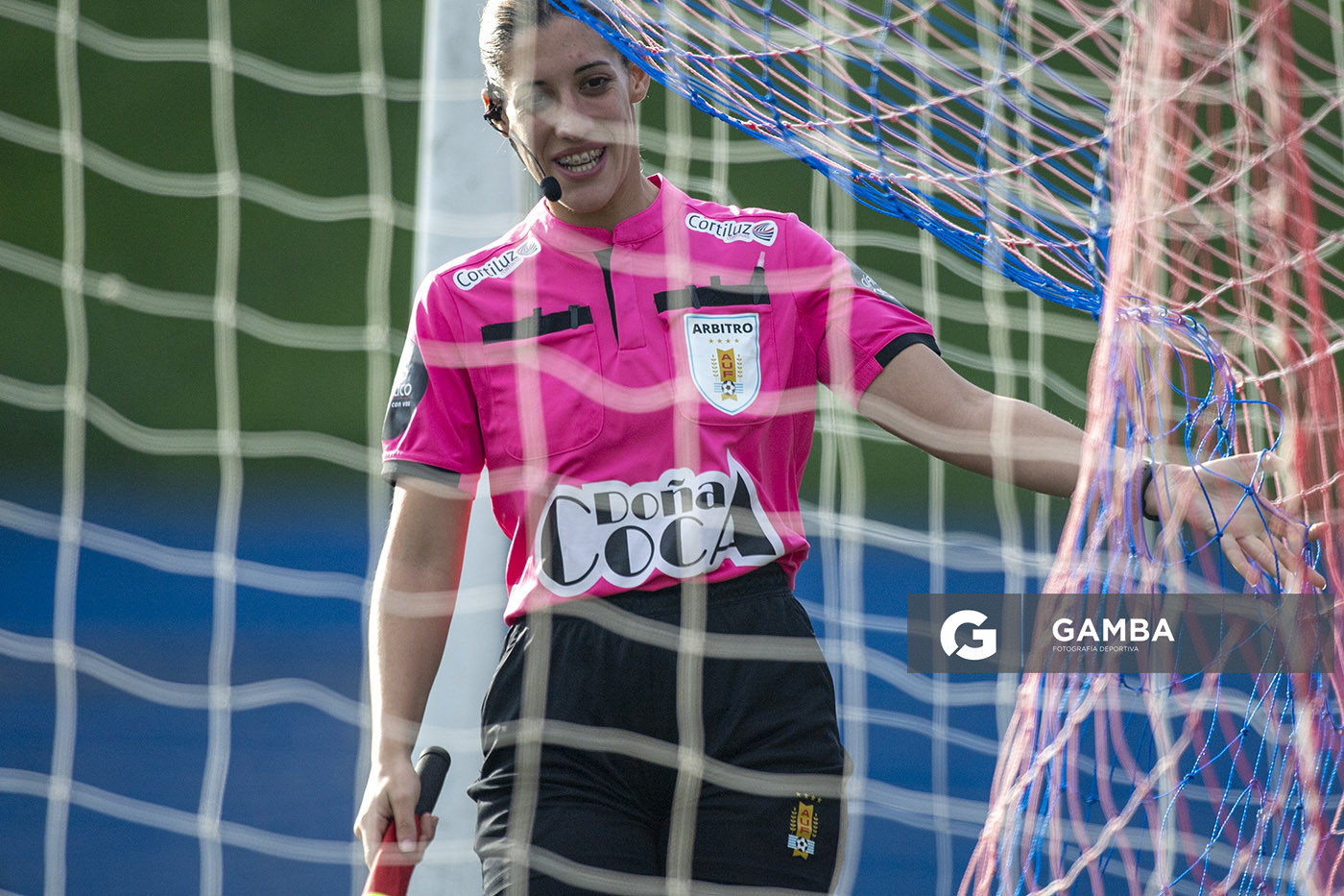 Yenara Bares, primer árbitra asistente, Campeonato Uruguayo Femenino Sub 19. Parque Palermo.