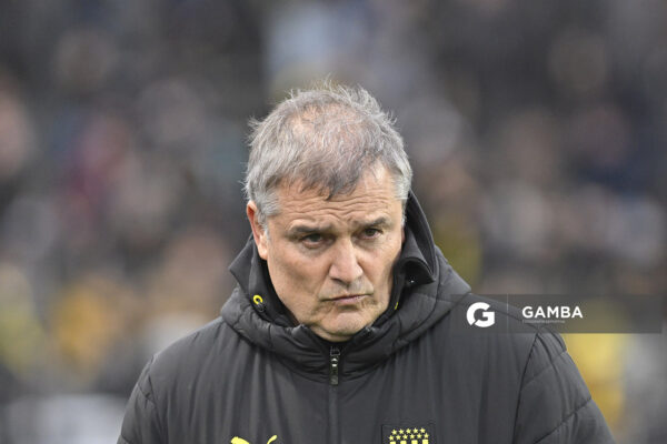 Diego Aguirre, director técnico de Peñarol, Liga AUF Uruguaya. Estadio Parque Alfredo V. Viera.