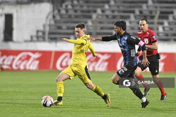 Leandro Umpiérrez, de Peñarol, Liga AUF Uruguaya. Estadio Parque Alfredo V. Viera.