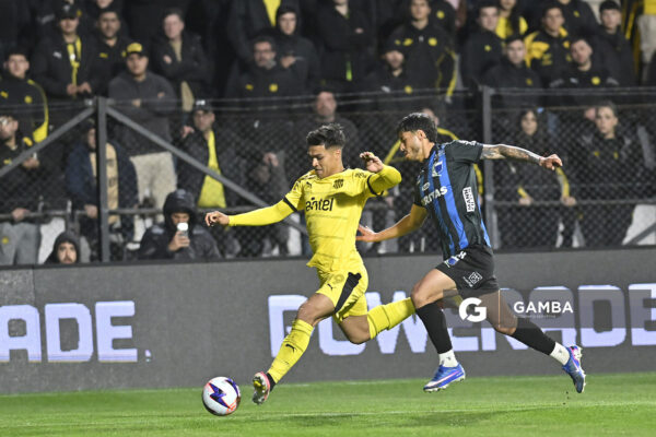 Matías Arezo, de Peñarol, Liga AUF Uruguaya. Estadio Parque Alfredo V. Viera.