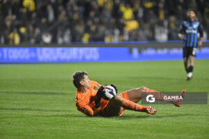 Washington Aguerre, golero de Peñarol, Liga AUF Uruguaya. Estadio Parque Alfredo V. Viera.
