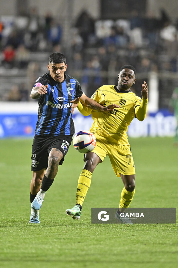 Diego Romero, de Liverpool, Liga AUF Uruguaya. Estadio Parque Alfredo V. Viera.