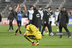 Germán Pezzella, de Peñarol, Liga AUF Uruguaya. Estadio Parque Alfredo V. Viera.