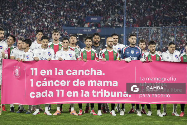 “Once” campaña de concientización sobre cáncer de mama. Liga AUF Uruguaya. Estadio Gran Parque Central.