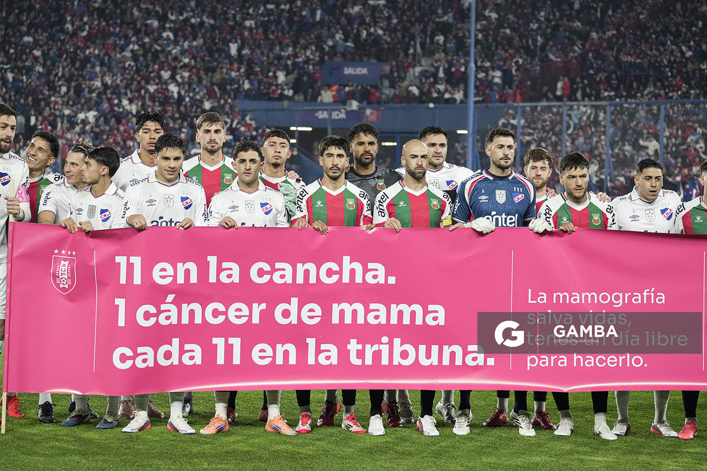 “Once” campaña de concientización sobre cáncer de mama. Liga AUF Uruguaya. Estadio Gran Parque Central.