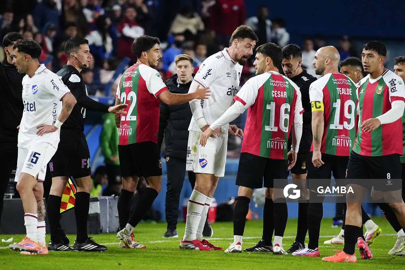 Sebastián Coates, de Nacional, Liga AUF Uruguaya. Estadio Gran Parque Central.