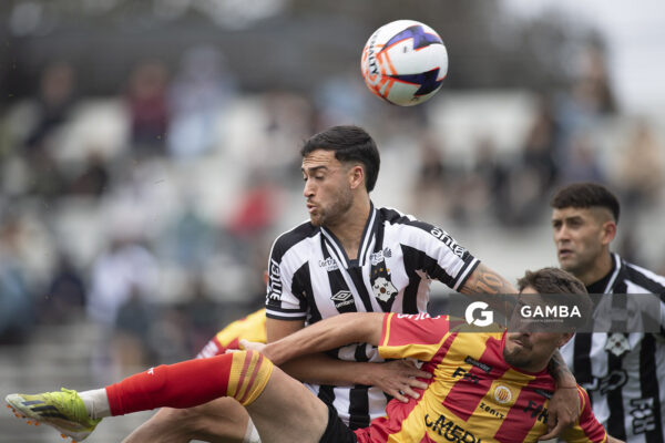 Maximiliano Jaumbeltz, de Progreso, Liga AUF Uruguaya. Estadio Parque Alfredo V. Viera.
