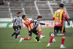 Nahuel Furtado, de Wanderers, Liga AUF Uruguaya. Estadio Parque Alfredo V. Viera.