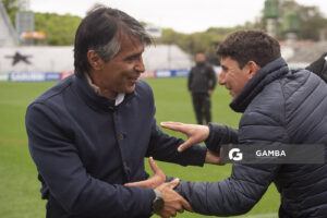 Tabaré Silva, director técnico de Progreso, Liga AUF Uruguaya. Estadio Parque Alfredo V. Viera.