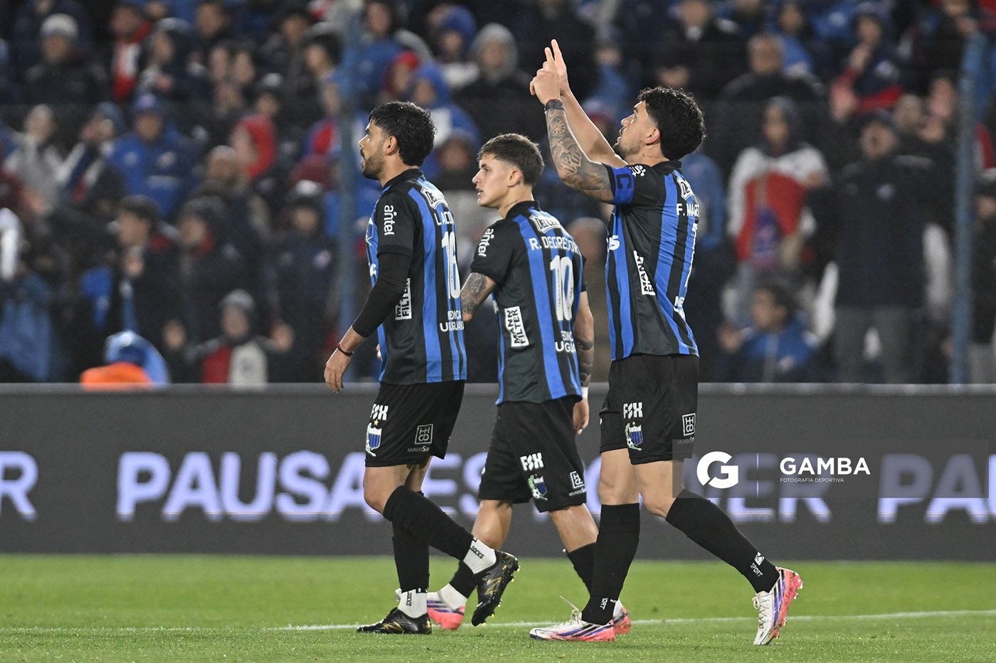 Federico Martínez, de Liverpool, Liga AUF Uruguaya. Estadio Gran Parque Central.