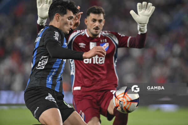 Rúben Bentancourt, de Liverpool, Liga AUF Uruguaya. Estadio Gran Parque Central.