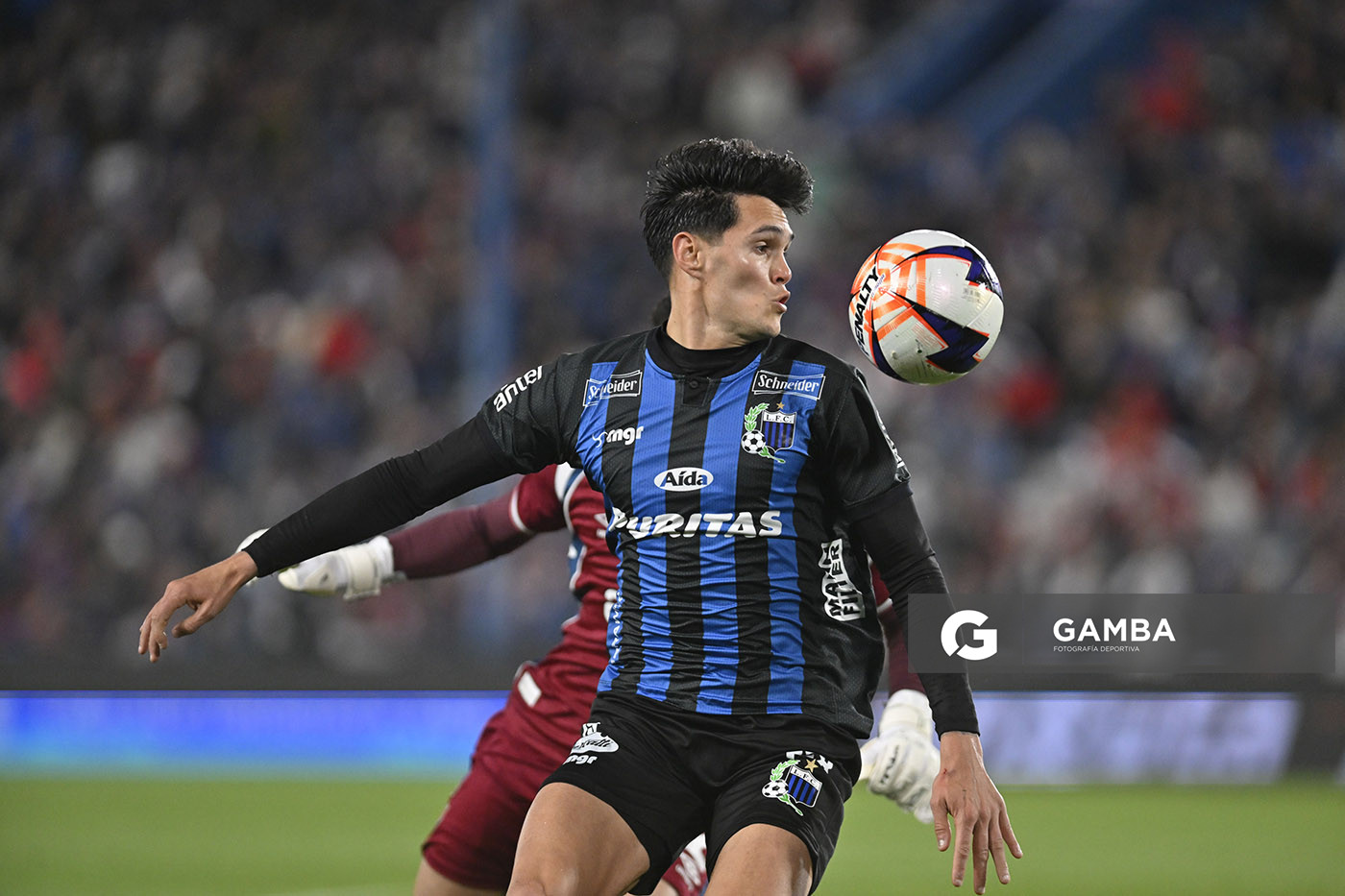 Rúben Bentancourt, de Liverpool, Liga AUF Uruguaya. Estadio Gran Parque Central.