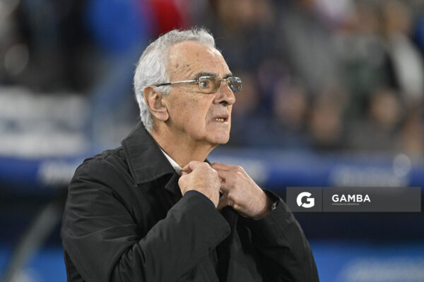 Jorge Fossati, director técnico de Liverpool. Liga AUF Uruguaya. Estadio Gran Parque Central.