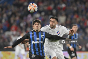 Kevin Lewis, de Liverpool, Liga AUF Uruguaya. Estadio Gran Parque Central.