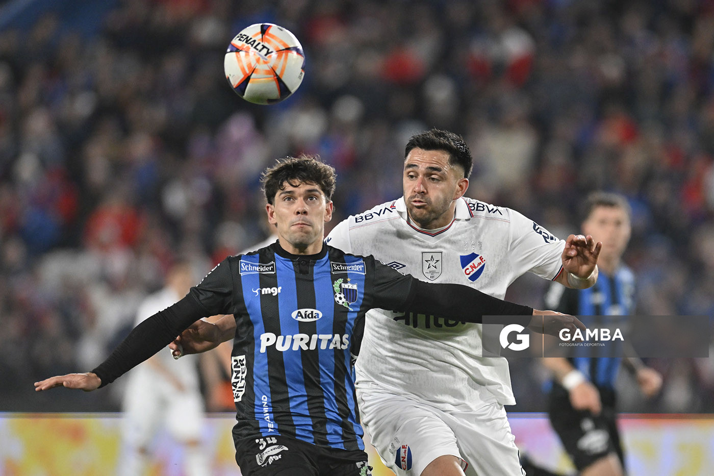 Kevin Lewis, de Liverpool, Liga AUF Uruguaya. Estadio Gran Parque Central.