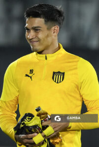 Matías Arezo, de Peñarol. Liga AUF Uruguaya. Estadio Centenario.