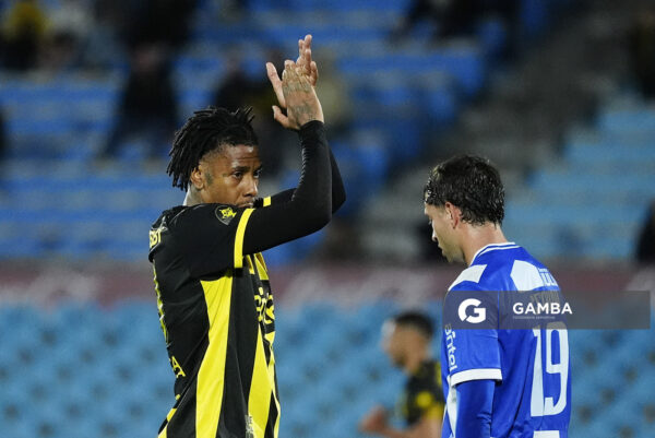 Abel Hernández, de Peñarol, Liga AUF Uruguaya. Estadio Centenario.