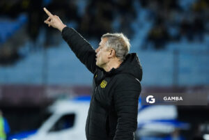 Diego Aguirre, director técnico de Peñarol, Liga AUF Uruguaya. Estadio Centenario.
