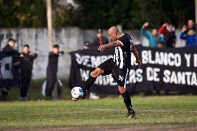 Wanderers(Santa Lucía) 0 – Lavalleja(Minas) 0.